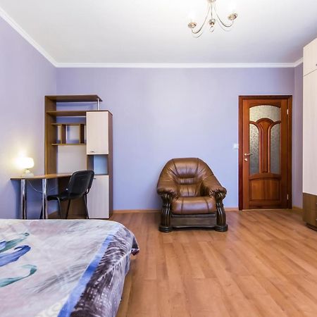 Комфортная Двухкомнатная Квартира Возле Метро Академгородок Kiev Luaran gambar